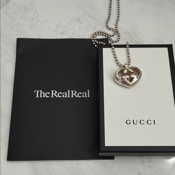 Gucci Silver Logo Heart Necklace - Picture 5 of 7